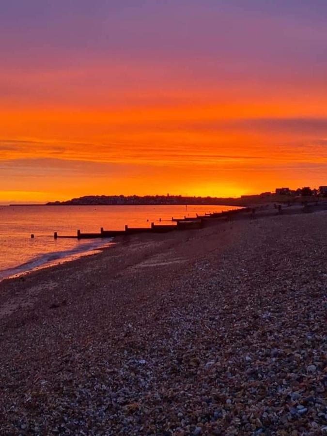 Charming Pink House With Perfect Location Lägenhet Whitstable Exteriör bild
